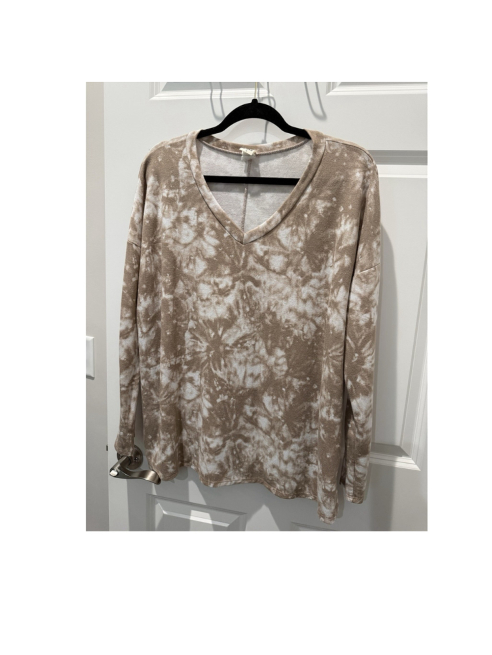 Sew In Love Women's Tie-Dye Knit V-Neck Top Beige White Long Sleeve M